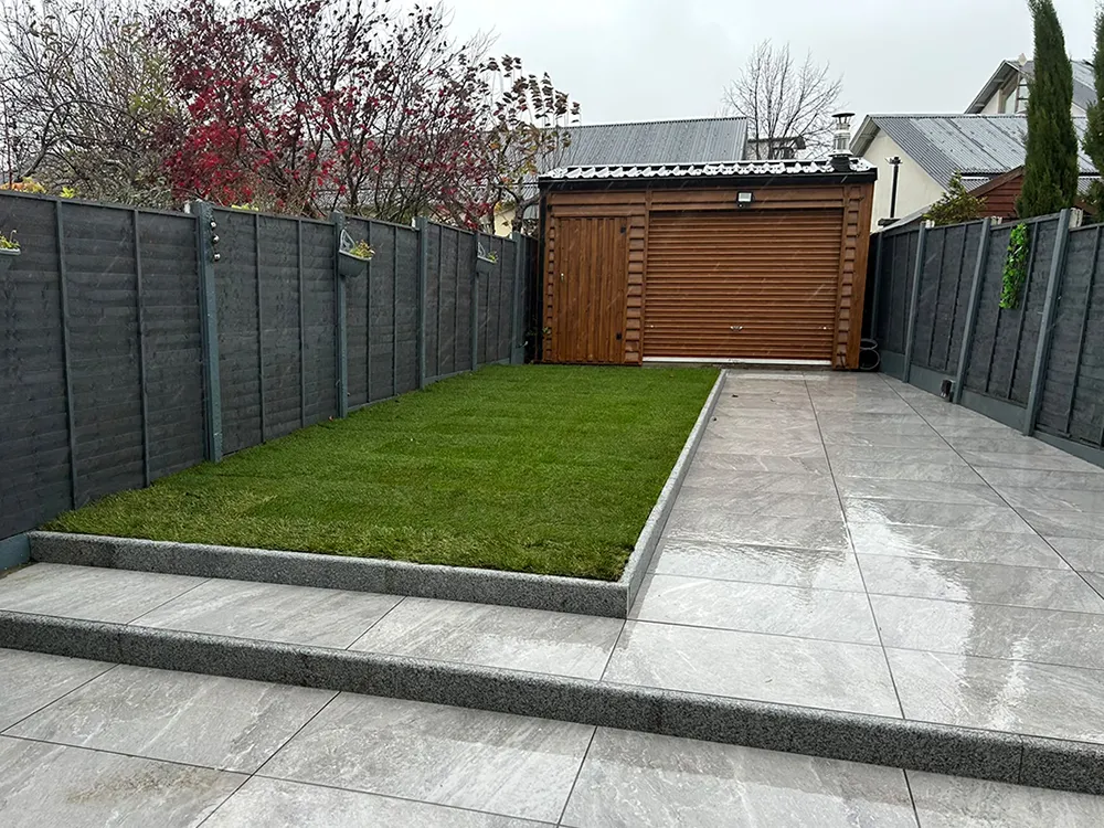 Porcelain patio with borders and garden finishing details in Dublin