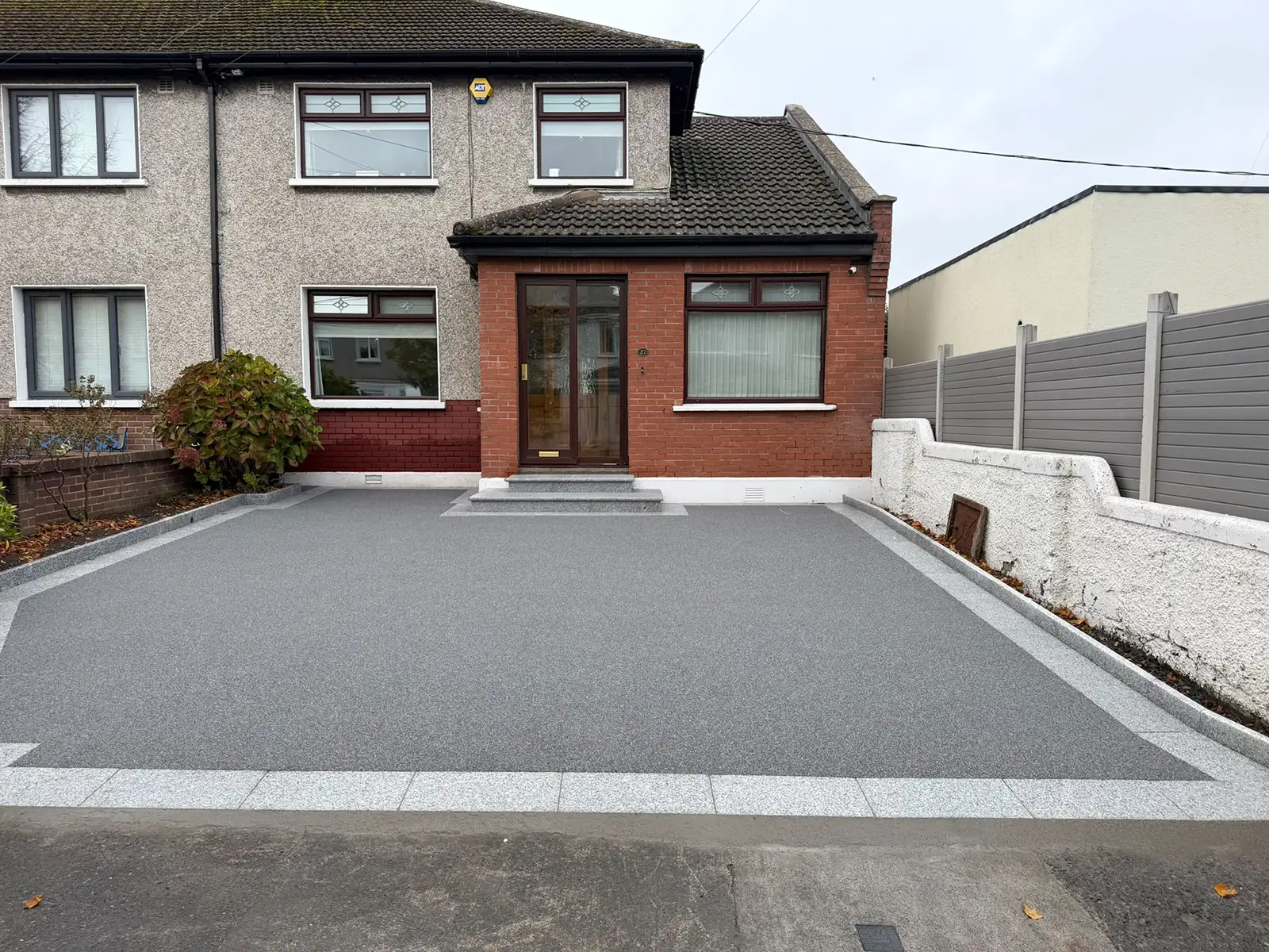 Completed Manhattan International grey resin driveway with silver granite framing on Kilnamanagh Road Dublin 12