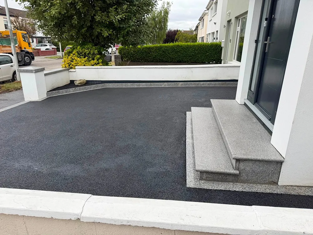 Completed tarmac driveway with stone edging in Dublin